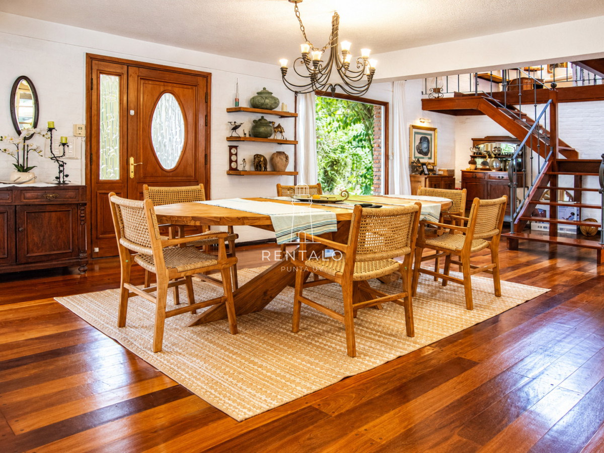 Casa ID.896 - Casa en Venta 7 dormitorios en Punta del este Golf