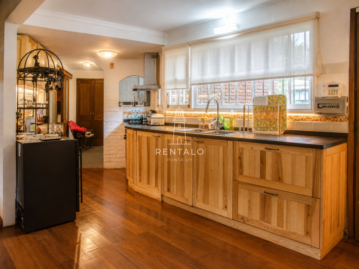 Casa ID.896 - Casa en Venta 7 dormitorios en Punta del este Golf
