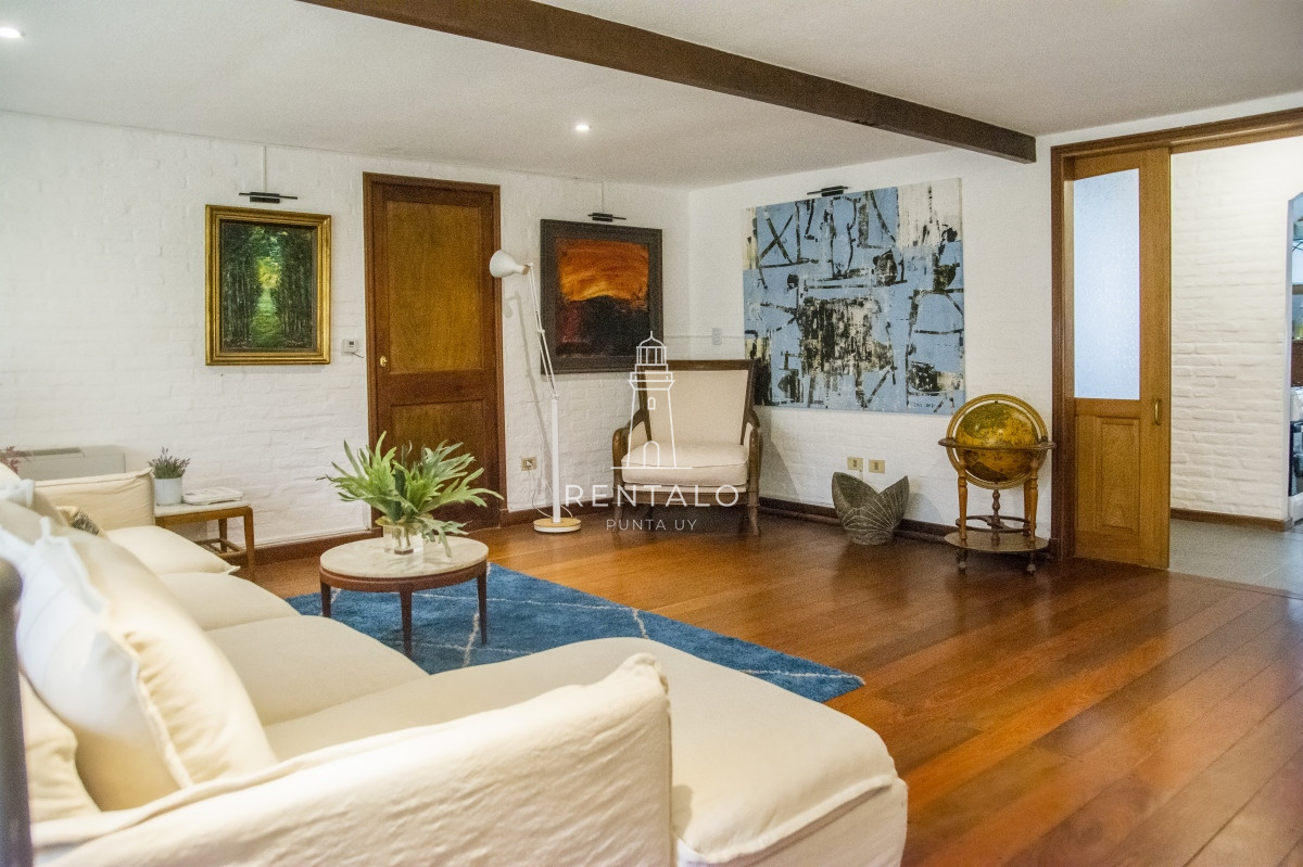 Casa ID.896 - Casa en Venta 7 dormitorios en Punta del este Golf