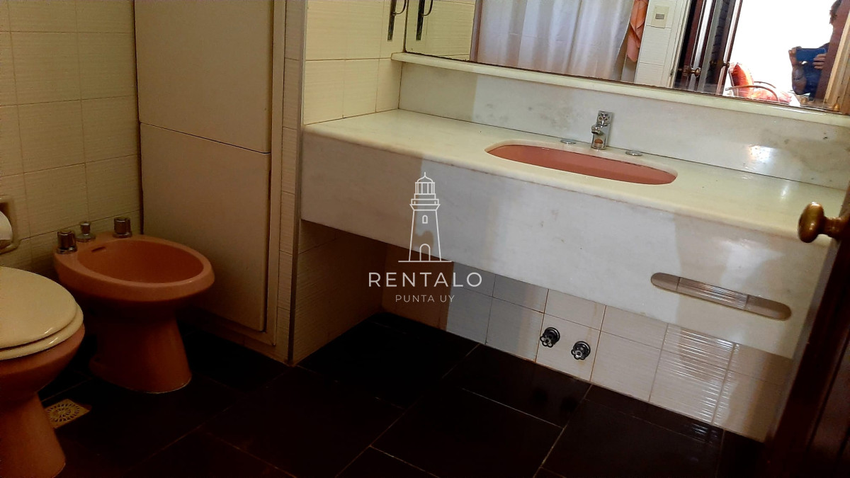 Casa ID.1126 - Casa de 4 dormitorios en venta en Playa Mansa, Punta del Este