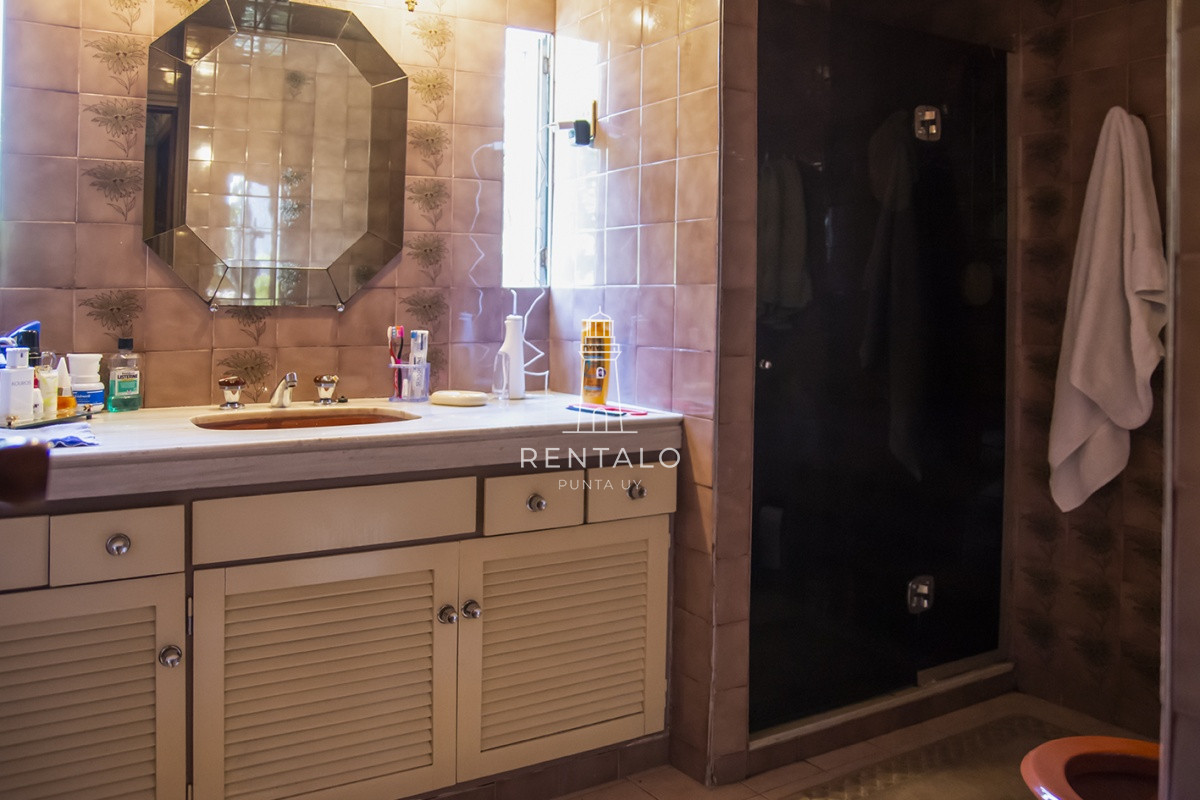 Casa ID.931 - Hermosa casa en venta a pocos metros del mar.