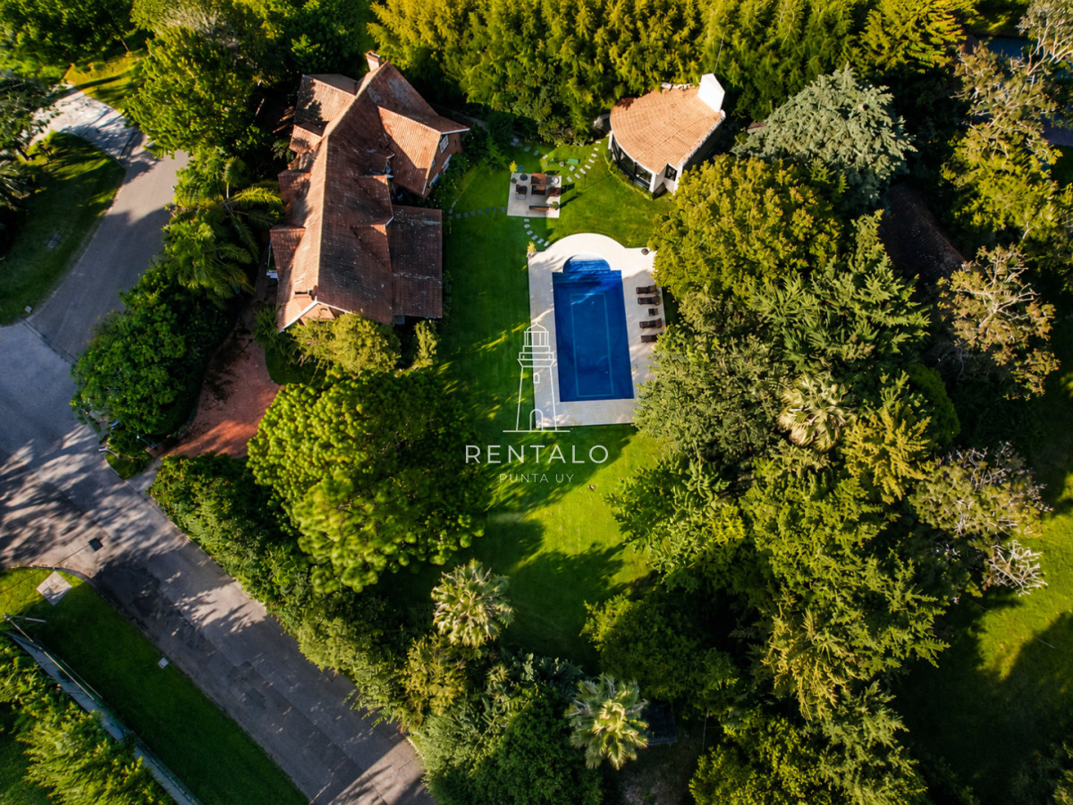 Casa ID.896 - Casa en Venta 7 dormitorios en Punta del este Golf