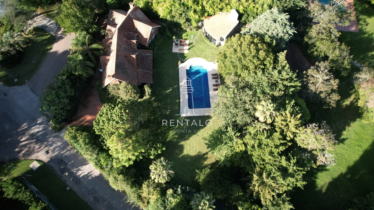 Casa ID.896 - Casa en Venta 7 dormitorios en Punta del este Golf