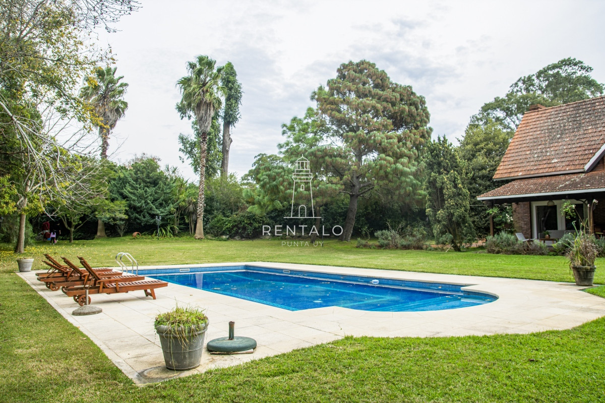 Casa ID.896 - Casa en Venta 7 dormitorios en Punta del este Golf