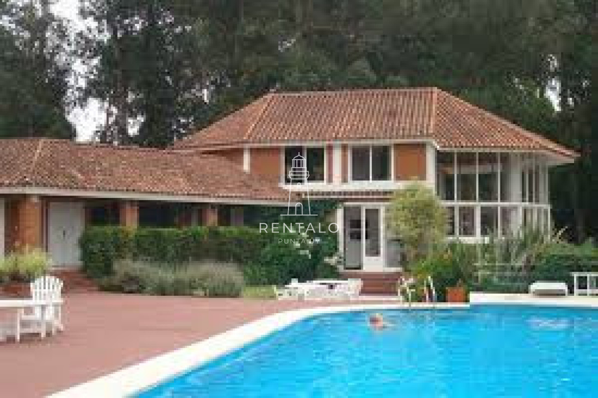 Casa ID.854 - Alquiler anual Casa 3 dormitorios en barrio privado Punta del Este