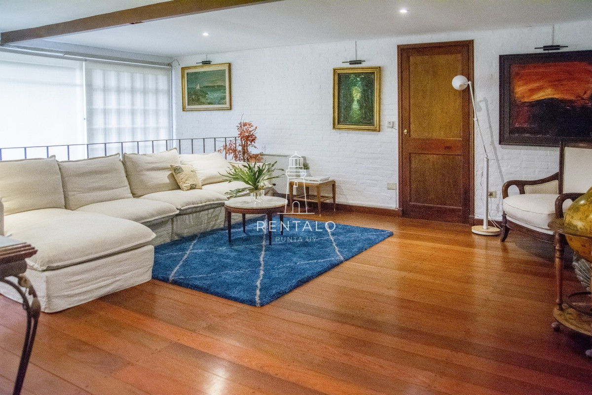 Casa ID.896 - Casa en Venta 7 dormitorios en Punta del este Golf
