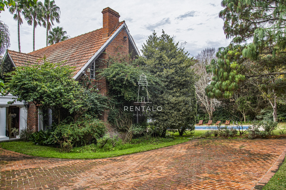 Casa ID.896 - Casa en Venta 7 dormitorios en Punta del este Golf