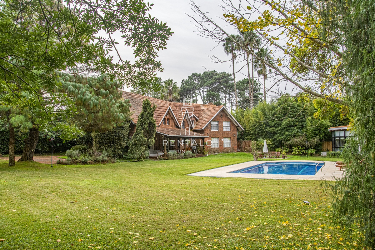 Casa ID.896 - Casa en Venta 7 dormitorios en Punta del este Golf