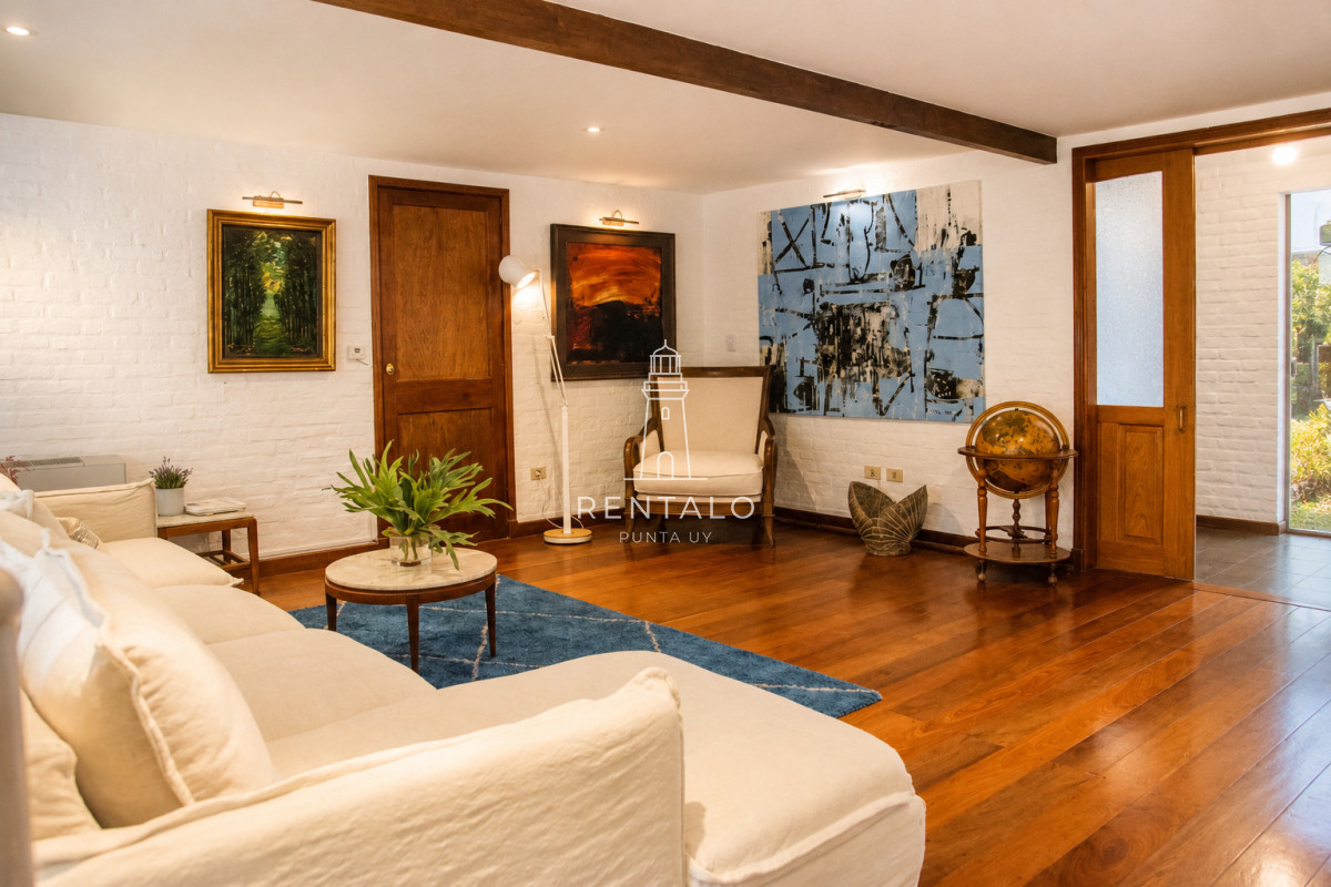 Casa ID.896 - Casa en Venta 7 dormitorios en Punta del este Golf