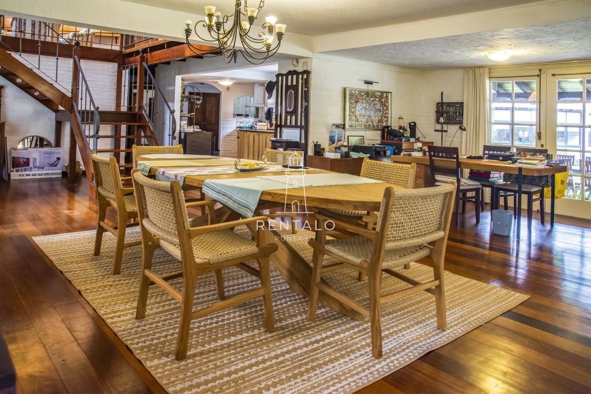 Casa ID.896 - Casa en Venta 7 dormitorios en Punta del este Golf