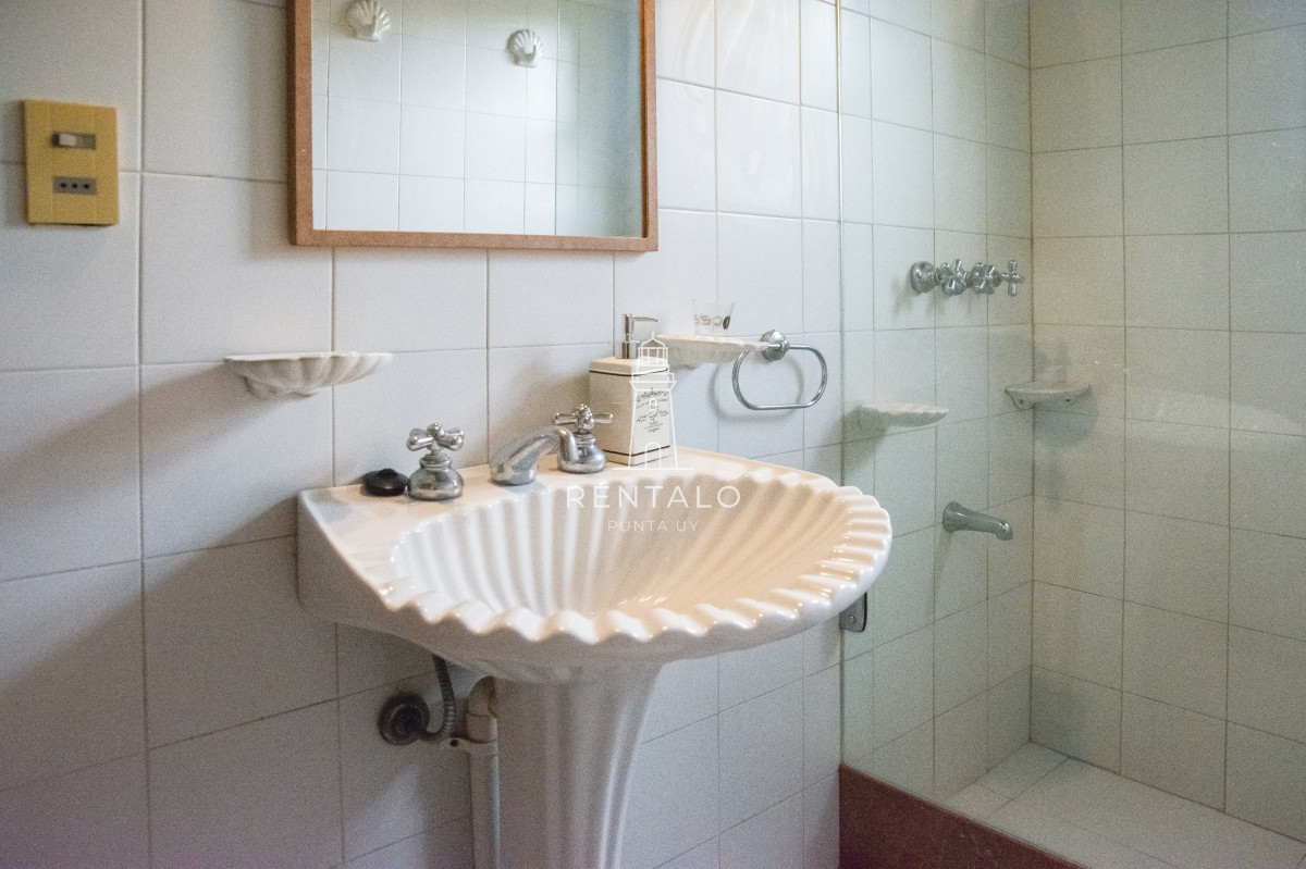 Casa ID.896 - Casa en Venta 7 dormitorios en Punta del este Golf