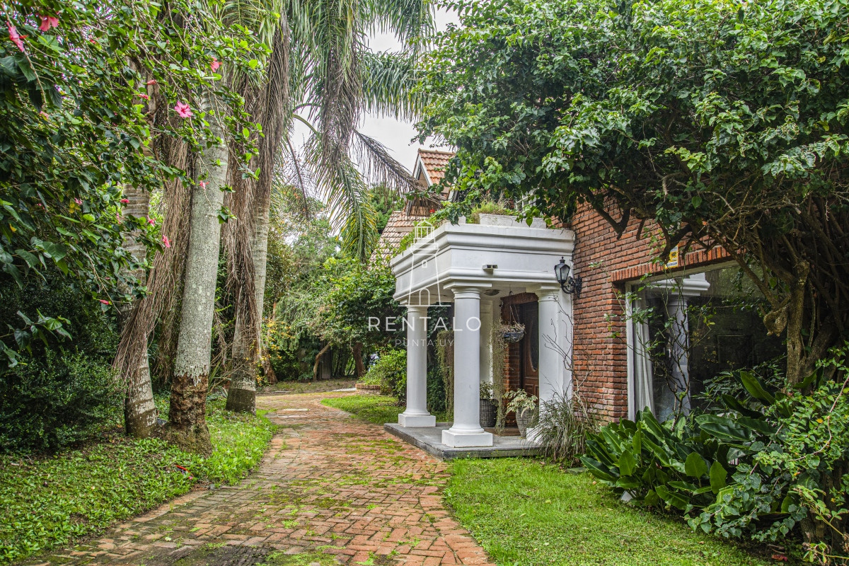 Casa ID.896 - Casa en Venta 7 dormitorios en Punta del este Golf