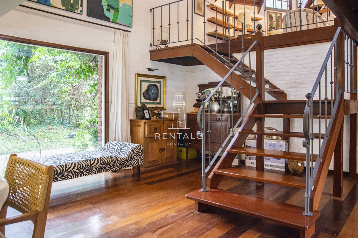 Casa ID.896 - Casa en Venta 7 dormitorios en Punta del este Golf