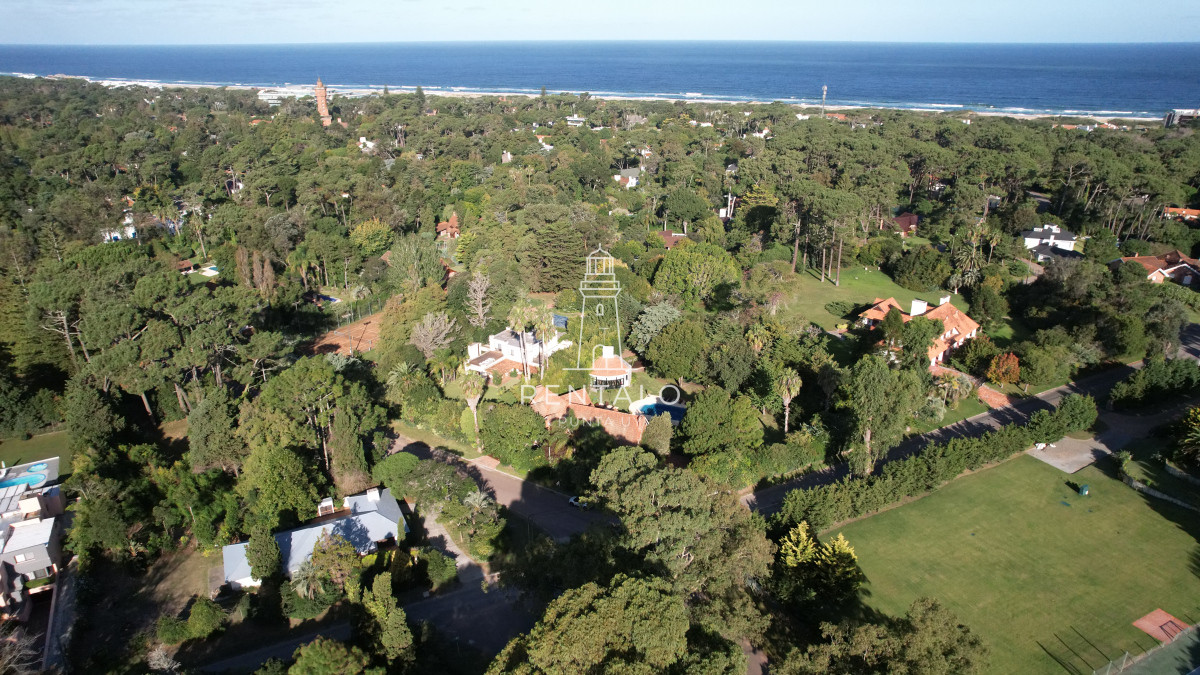 Casa ID.896 - Casa en Venta 7 dormitorios en Punta del este Golf