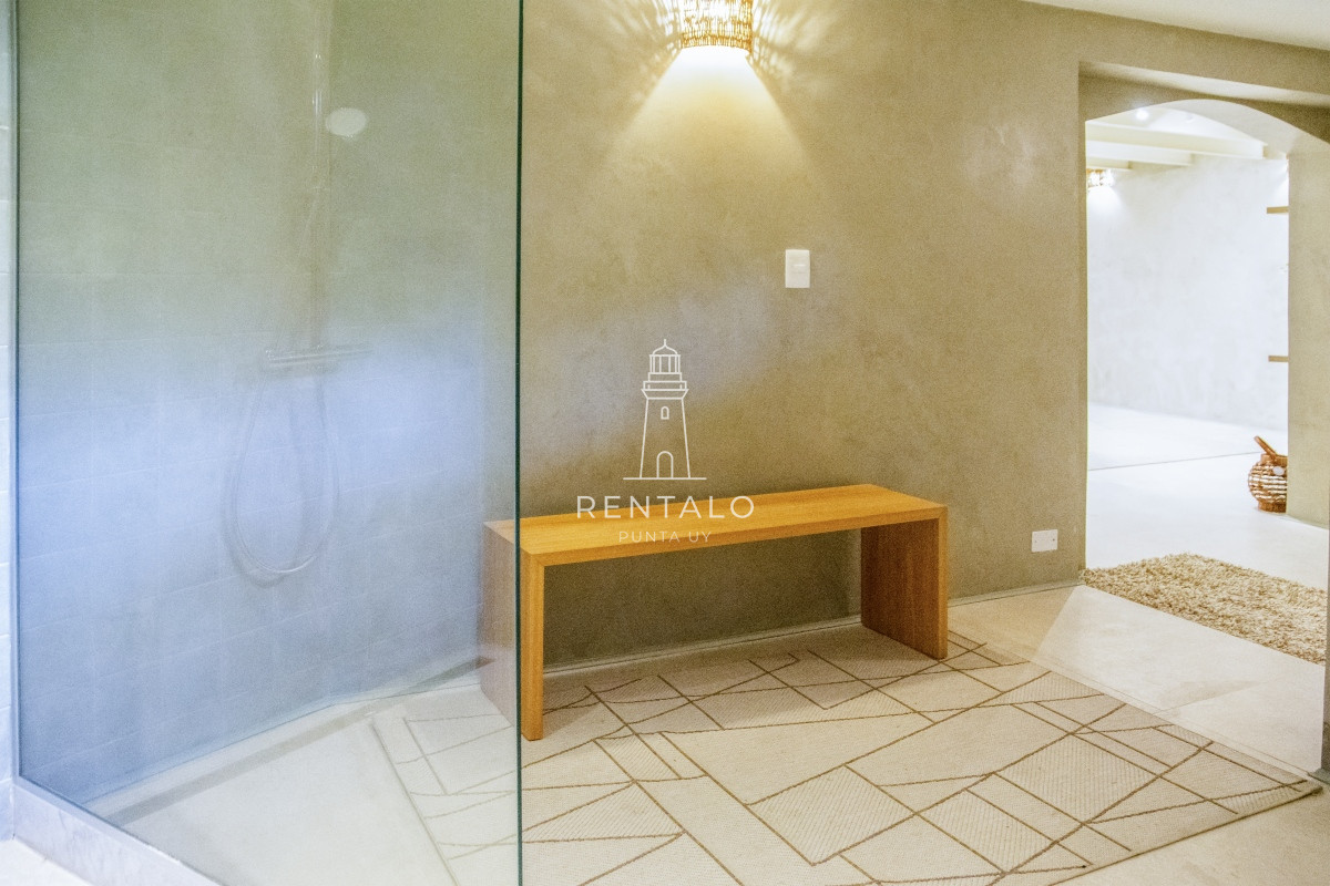 Casa ID.896 - Casa en Venta 7 dormitorios en Punta del este Golf