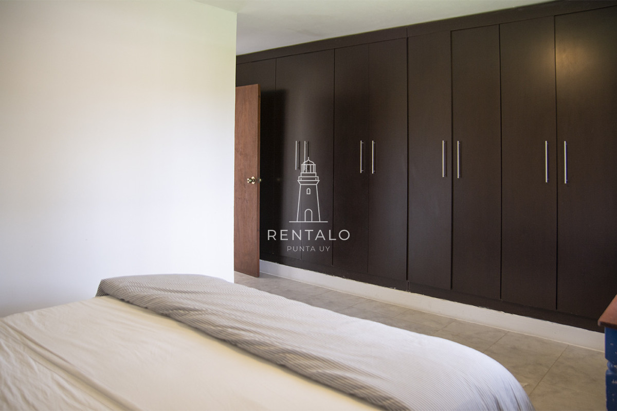 Casa ID.936 - Casa en venta chalet de 5 dormitorios en venta a pasos de Playa Mansa Punta del Este