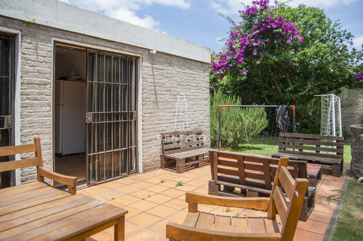 Casa ID.936 - Casa en venta chalet de 5 dormitorios en venta a pasos de Playa Mansa Punta del Este