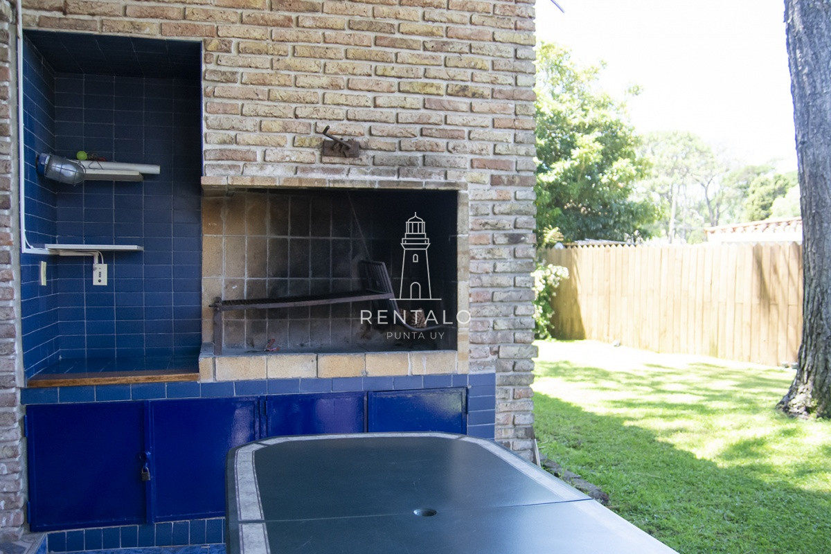 Casa ID.931 - Hermosa casa en venta a pocos metros del mar.