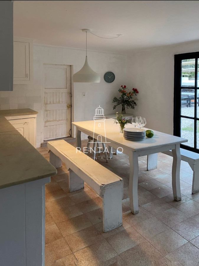 Casa ID.1057 - Amplia casa a la venta en Punta del Este de 6 dormitorios en el Tesoro a 200 mts de ruta 10