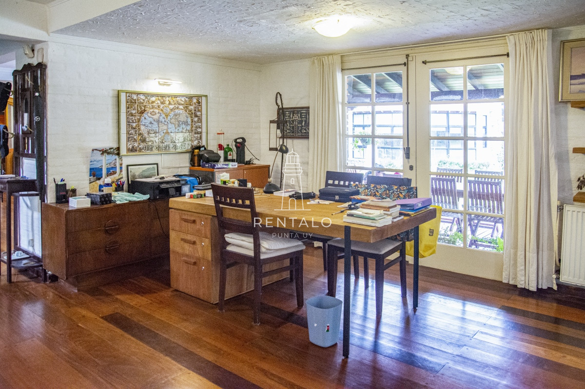 Casa ID.896 - Casa en Venta 7 dormitorios en Punta del este Golf