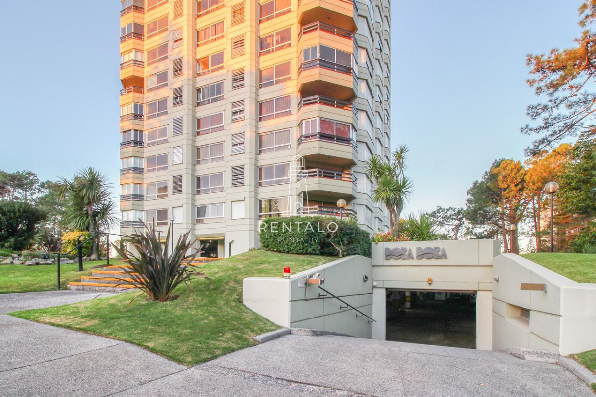 Apartamento ID.859 - Apartamento en venta de 2 dormitorios en Parada 18 de Av. Roosevelt, Punta del Este