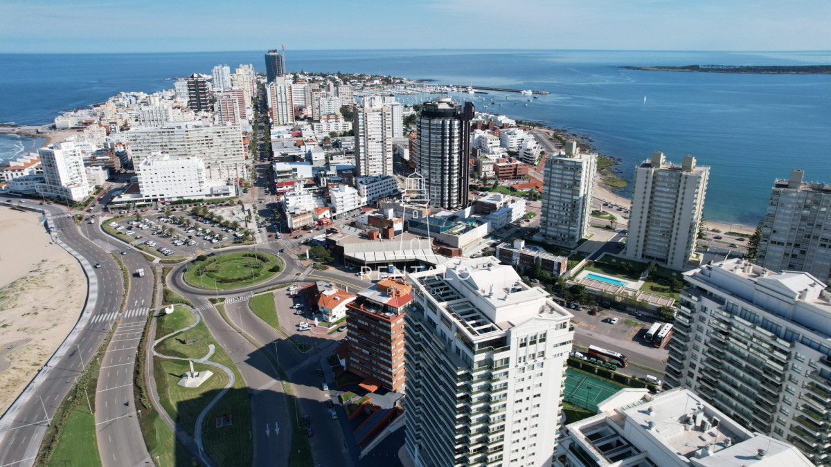 Apartamento ID.348 - Hermoso departamento en edificio Imperiale en alquiler, 3 dormitorios en suite