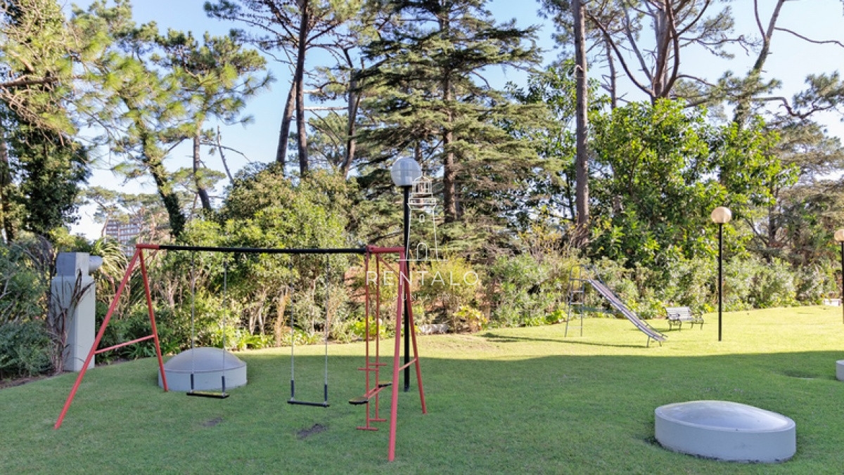 Apartamento ID.859 - Apartamento en venta de 2 dormitorios en Parada 18 de Av. Roosevelt, Punta del Este