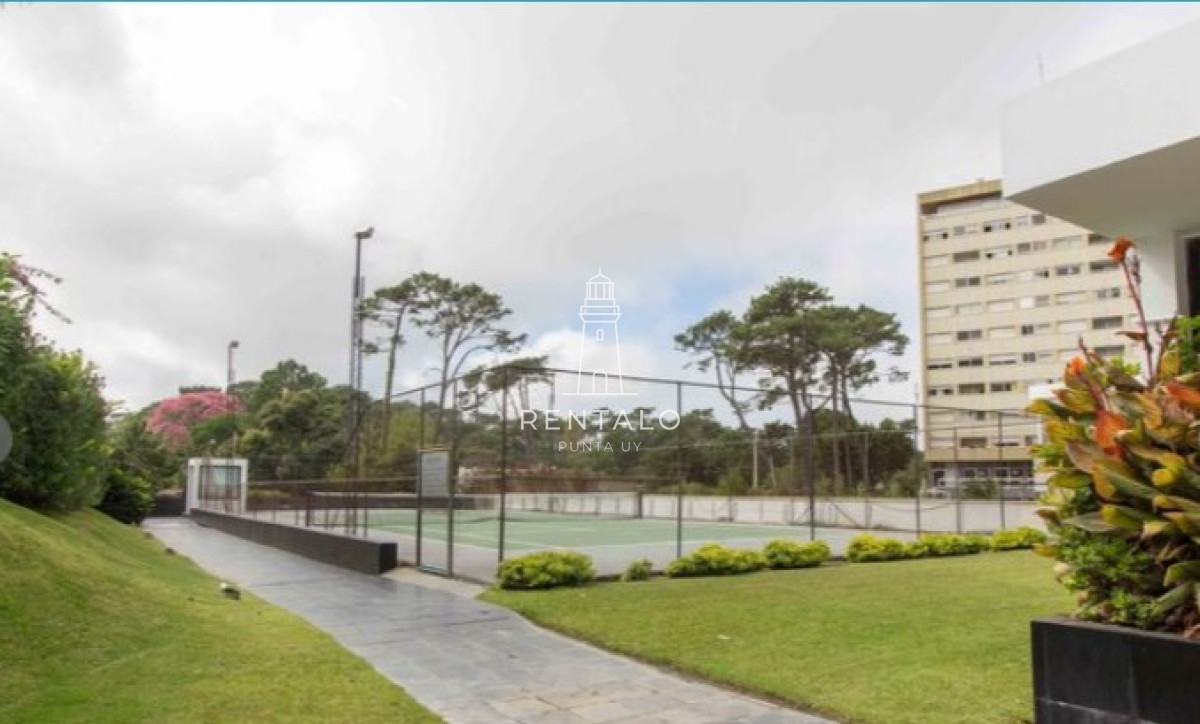 Apartamento ID.857 - Vende apto de 2 dormitorios con vista al mar en Punta del este