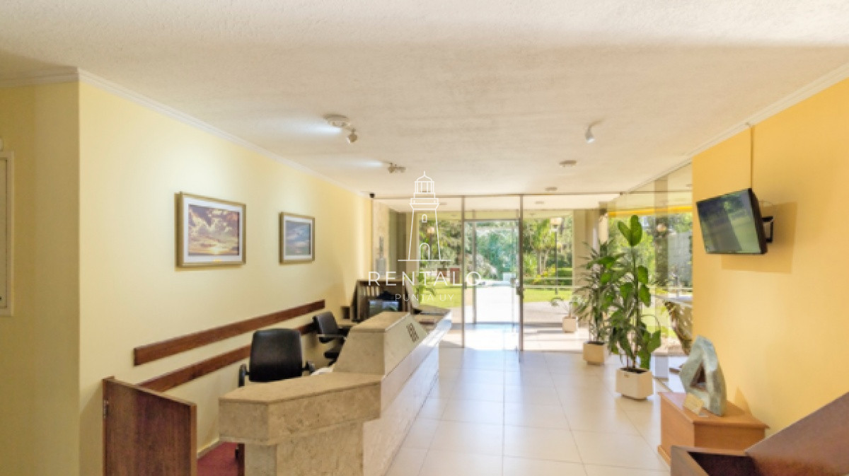 Apartamento ID.859 - Apartamento en venta de 2 dormitorios en Parada 18 de Av. Roosevelt, Punta del Este