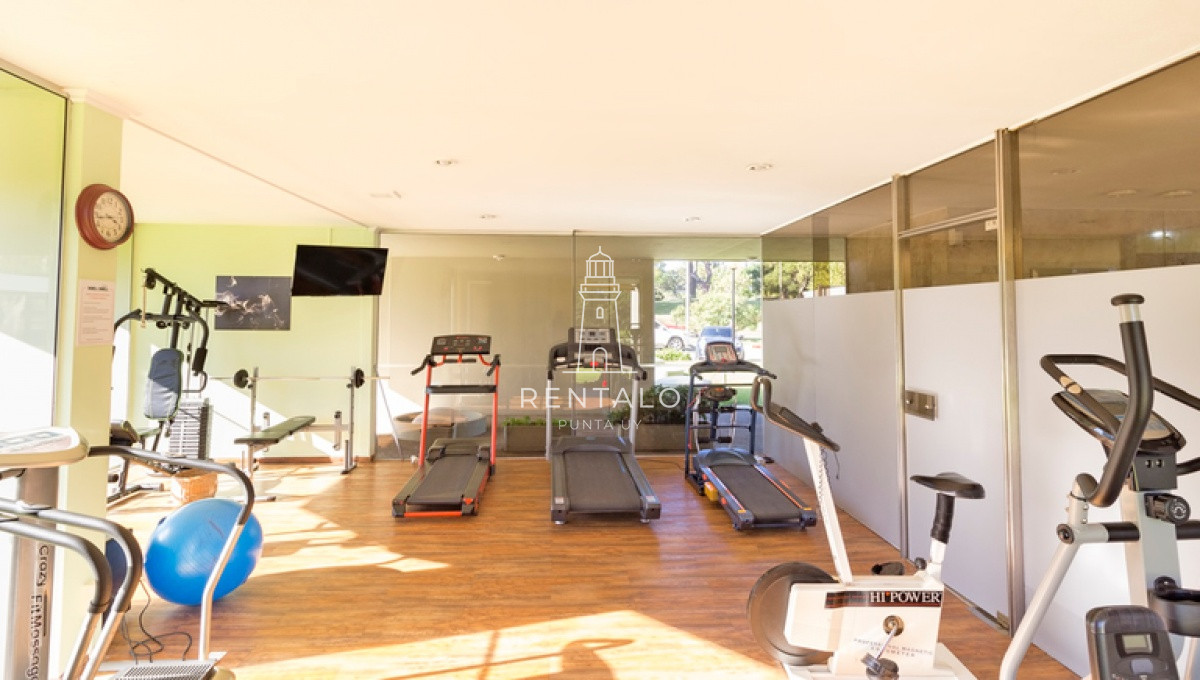 Apartamento ID.859 - Apartamento en venta de 2 dormitorios en Parada 18 de Av. Roosevelt, Punta del Este