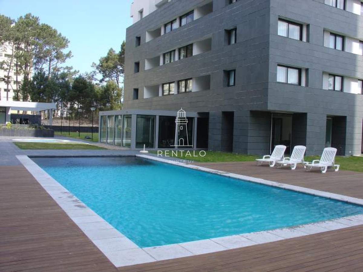 Apartamento ID.857 - Vende apto de 2 dormitorios con vista al mar en Punta del este
