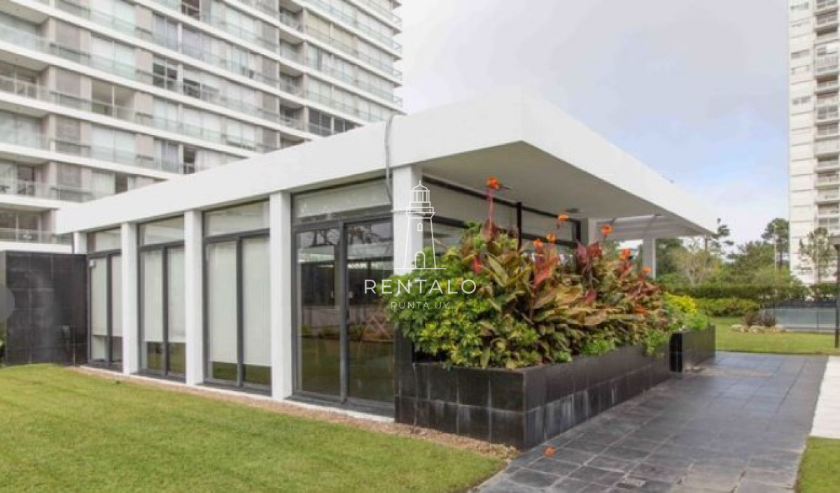 Apartamento ID.857 - Vende apto de 2 dormitorios con vista al mar en Punta del este