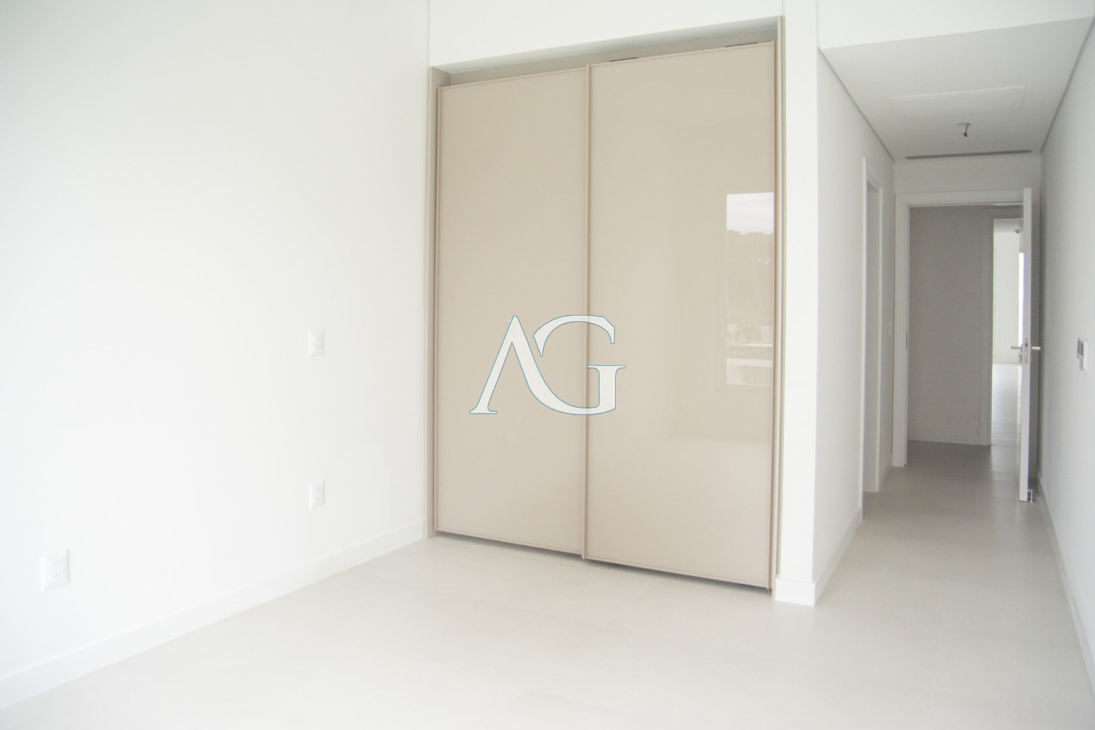 Apartamento ID.374 - Vistas panoramicas de Playa Brava, Departamento de 3 dormitorios en venta. Torre Le Parc