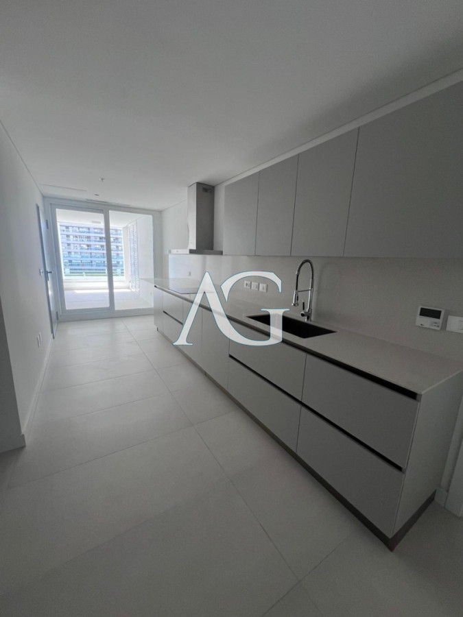 Apartamento ID.374 - Vistas panoramicas de Playa Brava, Departamento de 3 dormitorios en venta. Torre Le Parc