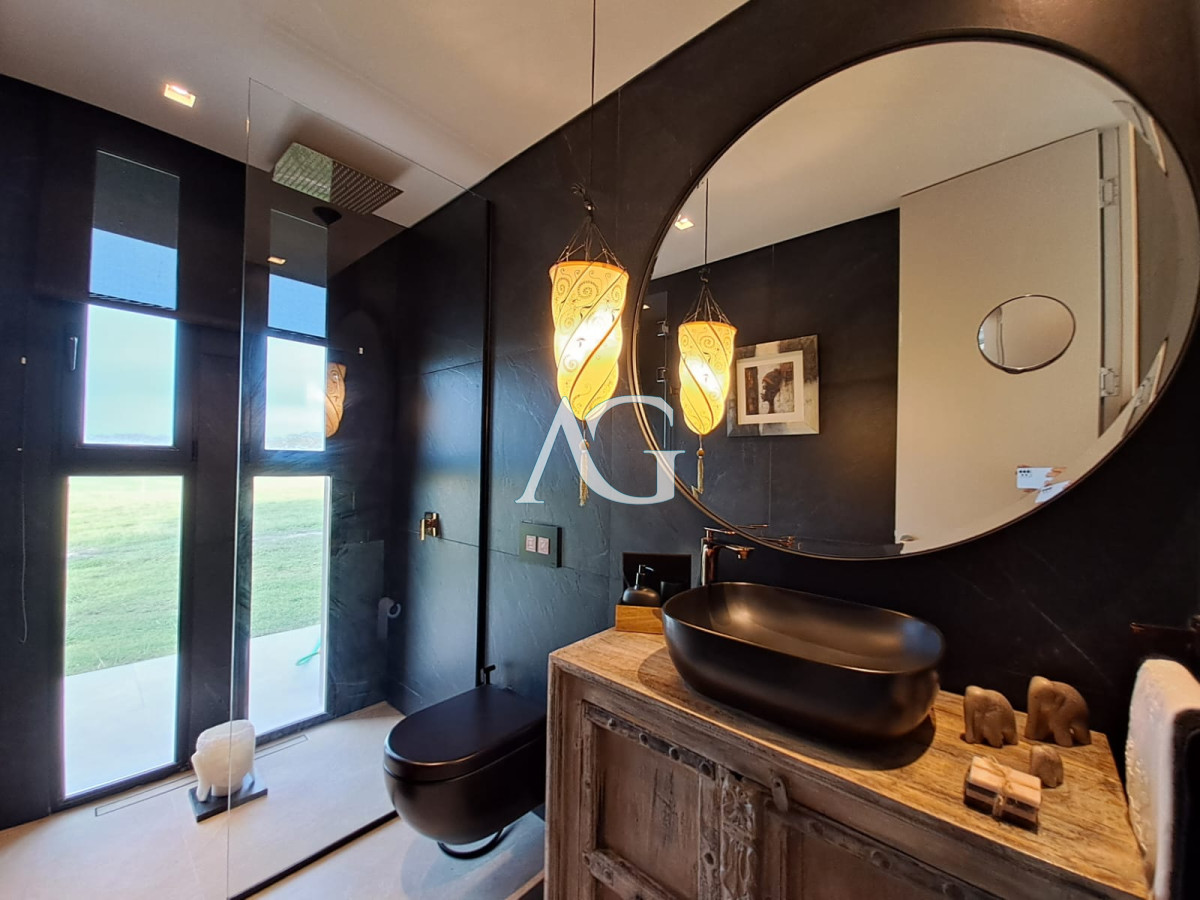 Casa ID.484 - Espectacular chacra con chalet en venta de un estilo minimalista, 2 dormitorios.