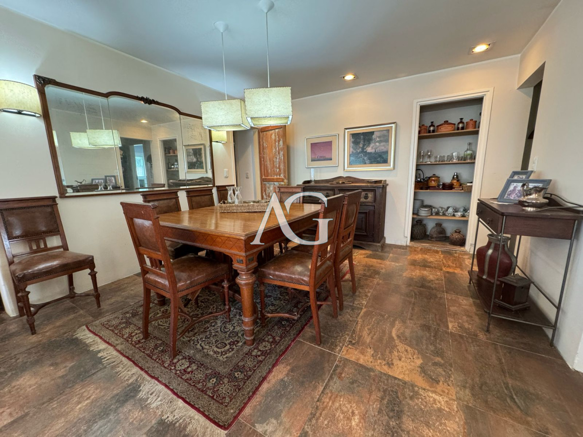 Casa ID.403 - En venta casa de 3 dormitorios, con piscina y barbacoa, en Barrio Golf, Punta Este