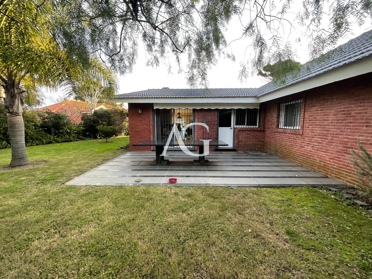 Casa ID.400 - Casa en Cantegril - Punta del Este de 4 dormitorios.