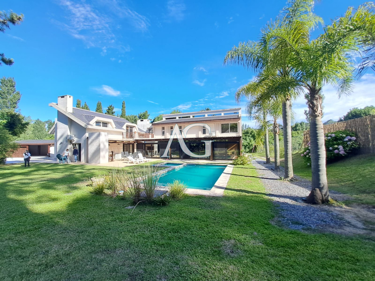 Casa ID.491 - Espaciosa Casa en Barrio Privado de 6 dorm y piscina en Punta del Este