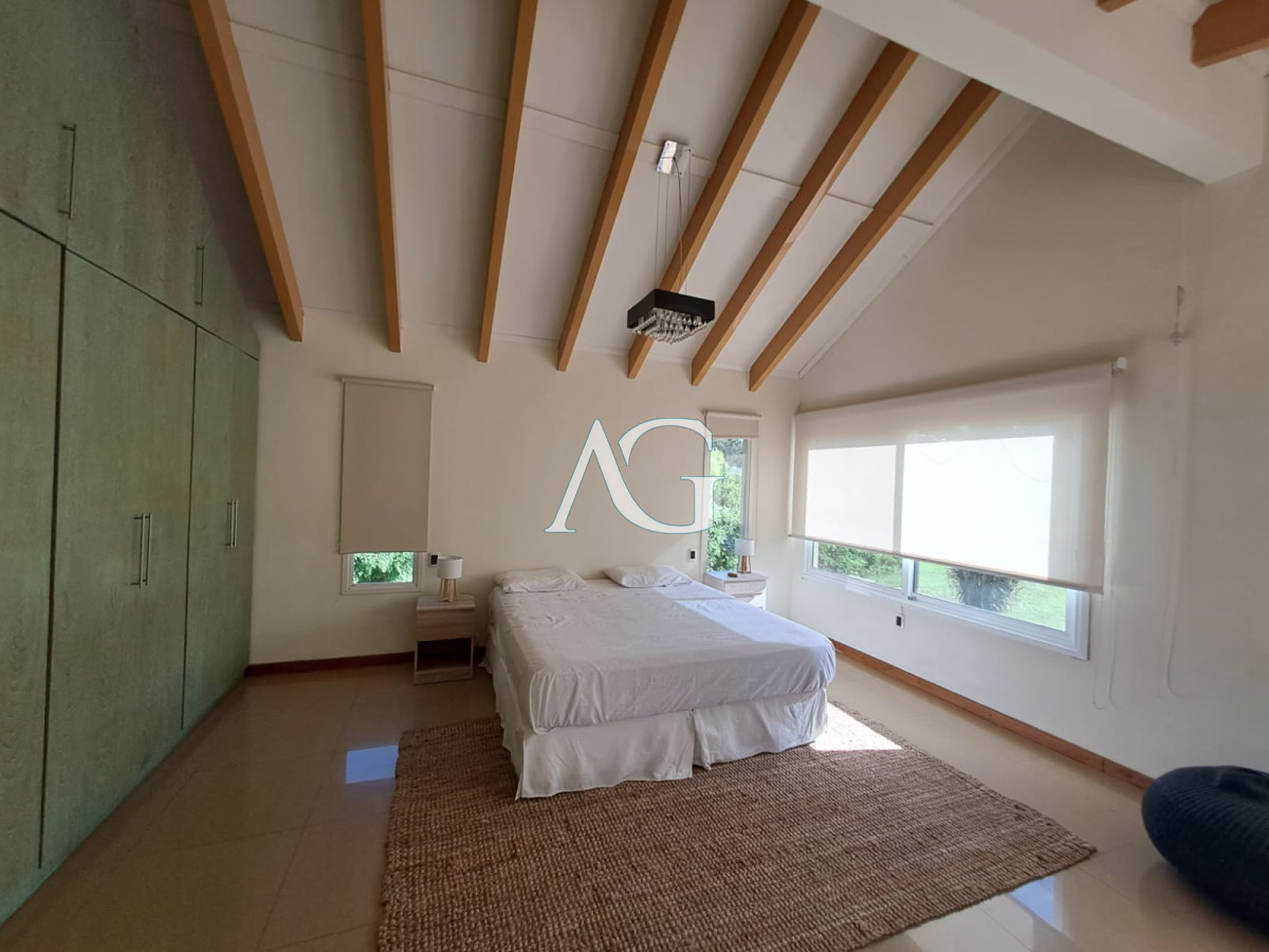 Casa ID.491 - Espaciosa Casa en Barrio Privado de 6 dorm y piscina en Punta del Este