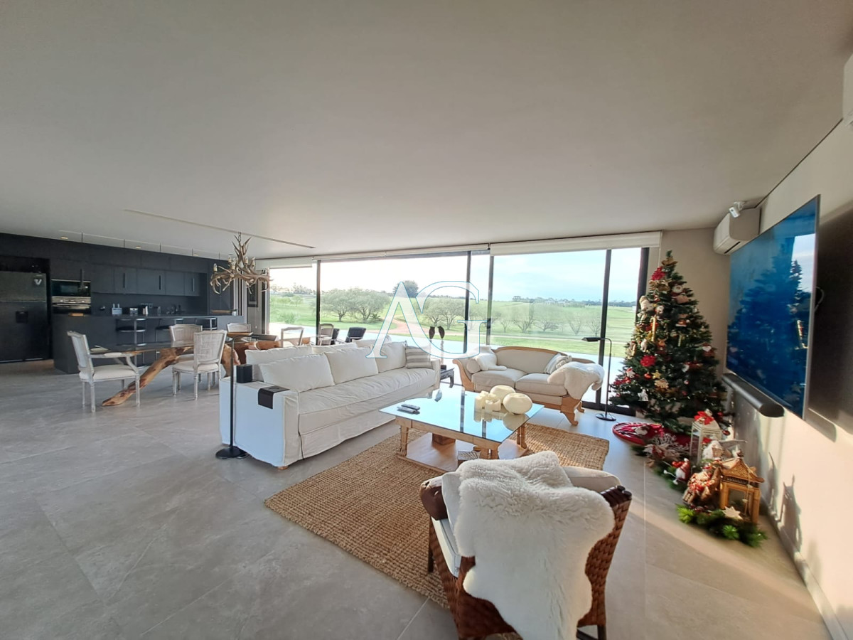 Casa ID.484 - Espectacular chacra con chalet en venta de un estilo minimalista, 2 dormitorios.