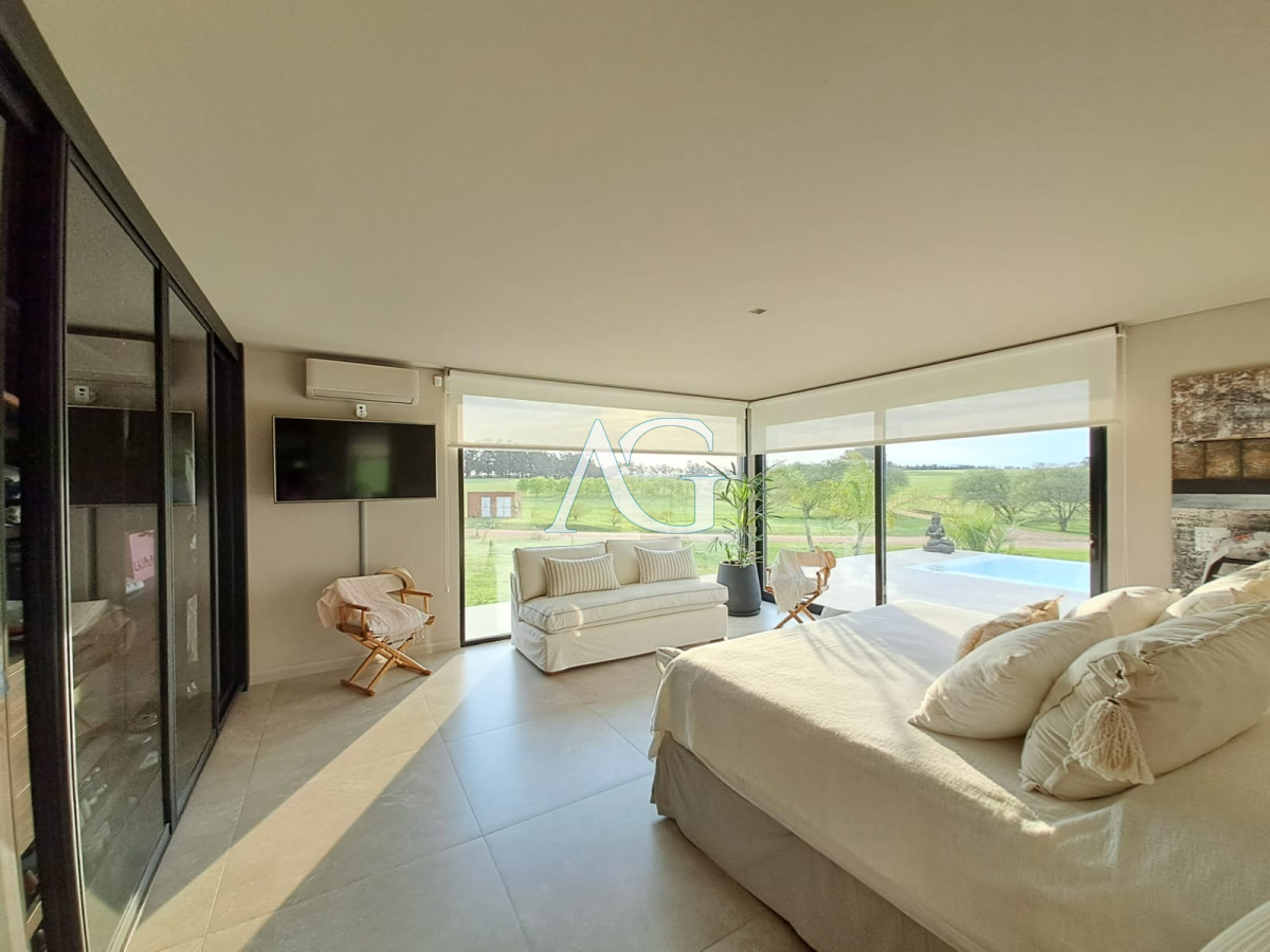 Casa ID.484 - Espectacular chacra con chalet en venta de un estilo minimalista, 2 dormitorios.