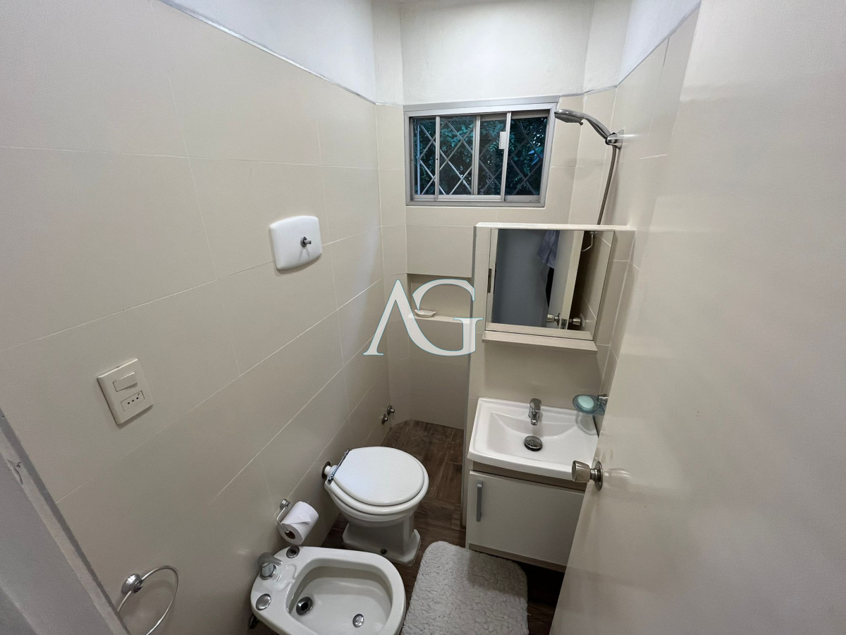 Casa ID.407 - Hermosa Casa en venta de 4 dormitorios en Cantegril, Punta del este. 