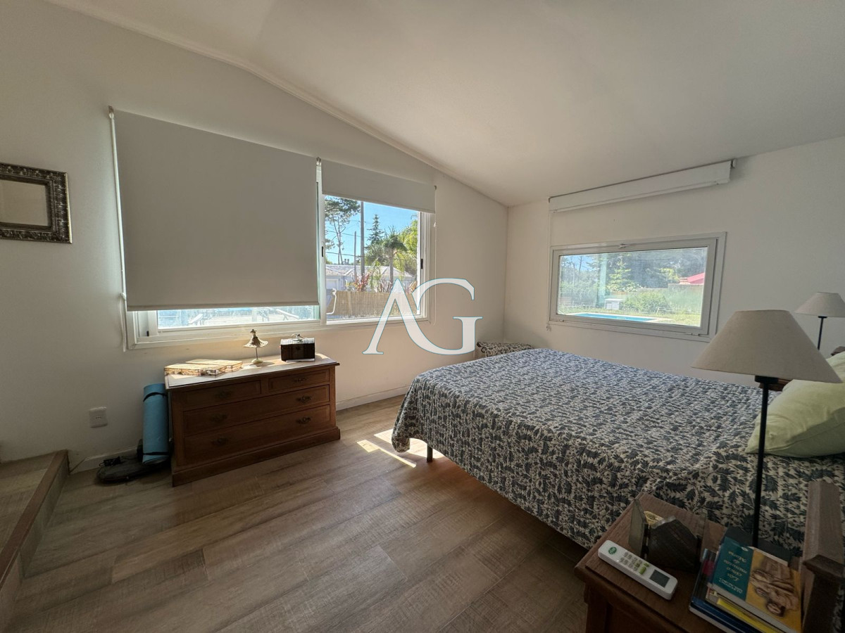 Casa ID.403 - En venta casa de 3 dormitorios, con piscina y barbacoa, en Barrio Golf, Punta Este