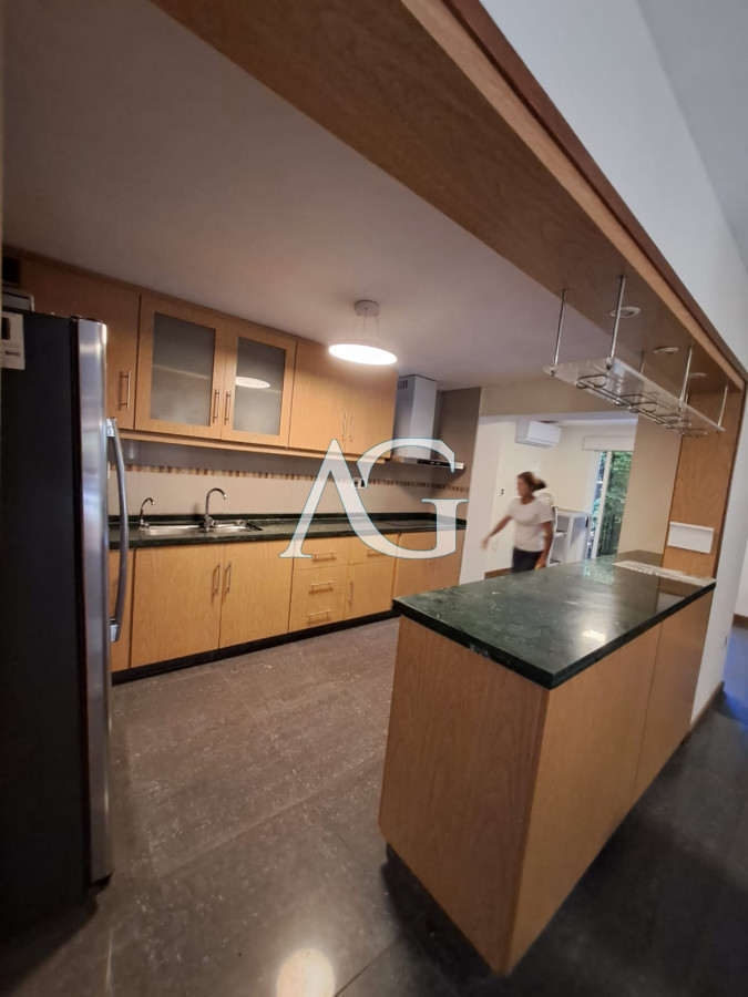 Casa ID.491 - Espaciosa Casa en Barrio Privado de 6 dorm y piscina en Punta del Este