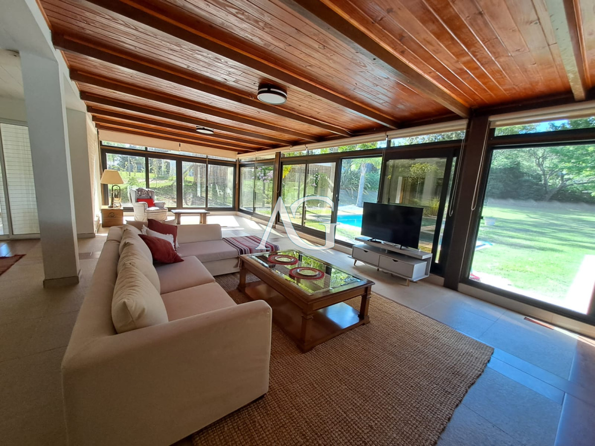 Casa ID.491 - Espaciosa Casa en Barrio Privado de 6 dorm y piscina en Punta del Este