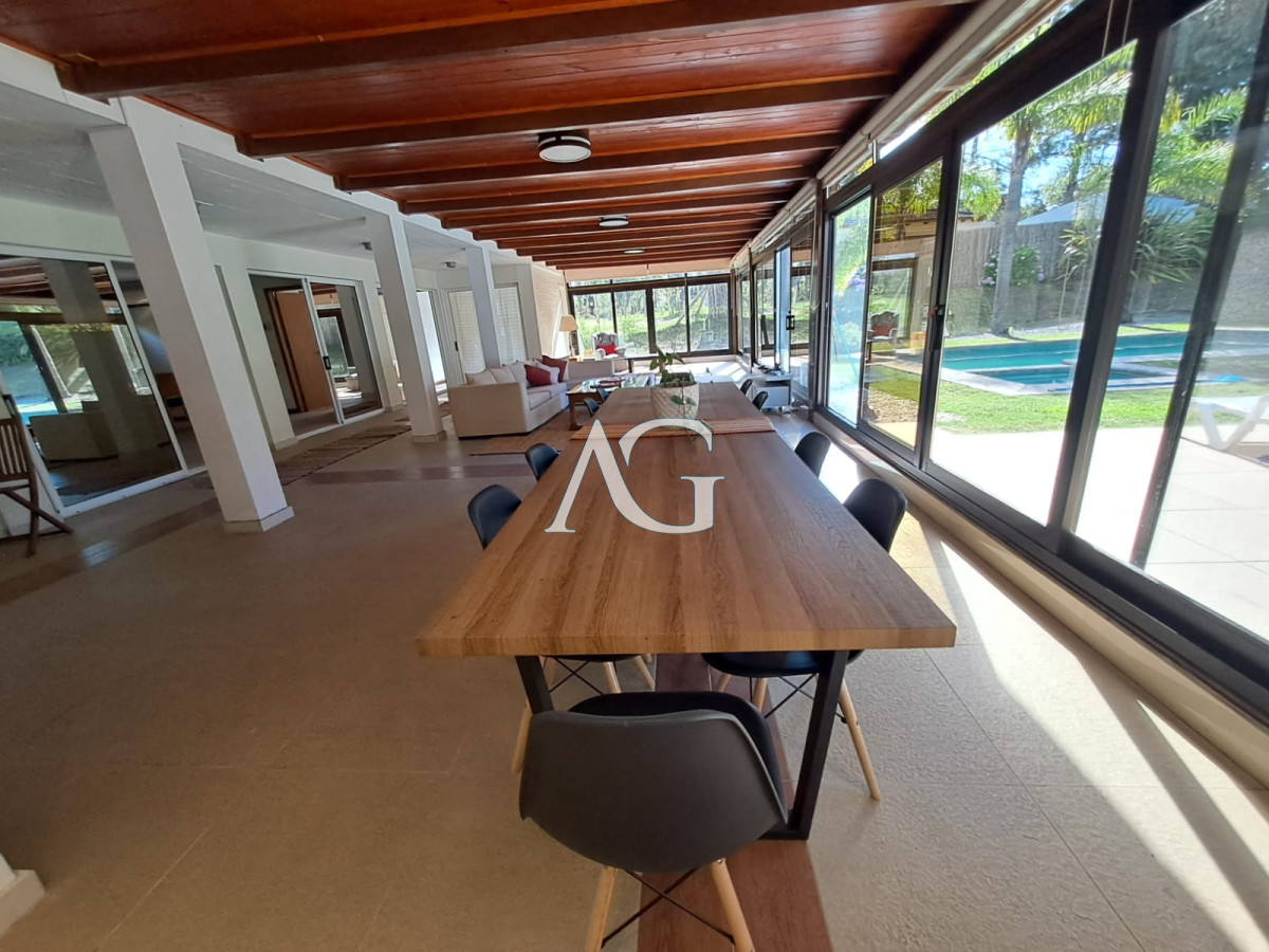 Casa ID.491 - Espaciosa Casa en Barrio Privado de 6 dorm y piscina en Punta del Este