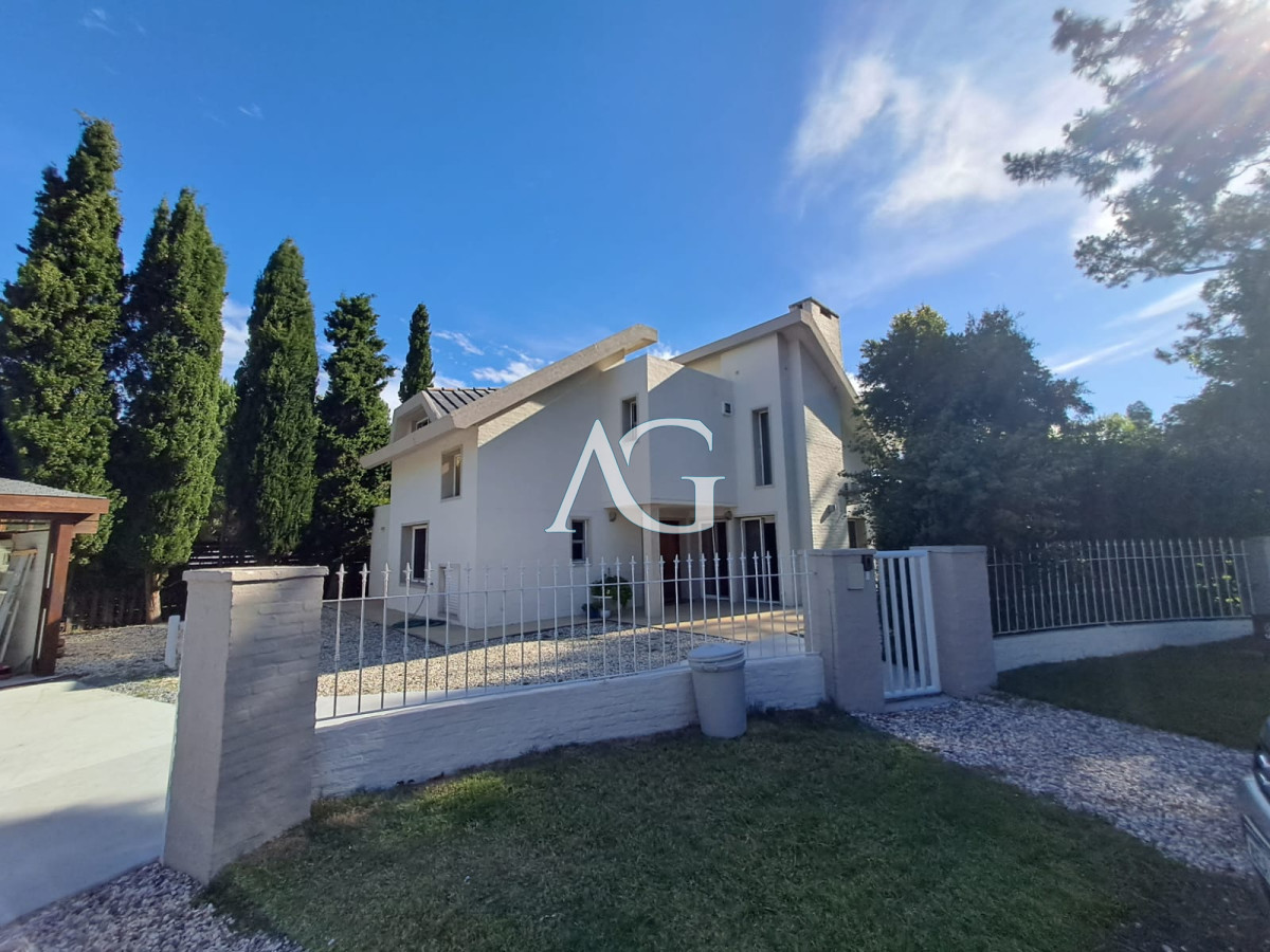 Casa ID.491 - Espaciosa Casa en Barrio Privado de 6 dorm y piscina en Punta del Este