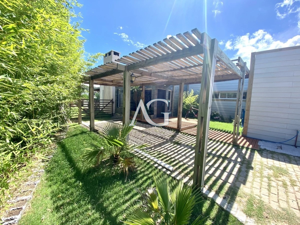 Casa ID.409 - Vende casa en barrio privado la residence, de 4 dormitorios en Punta del Este 