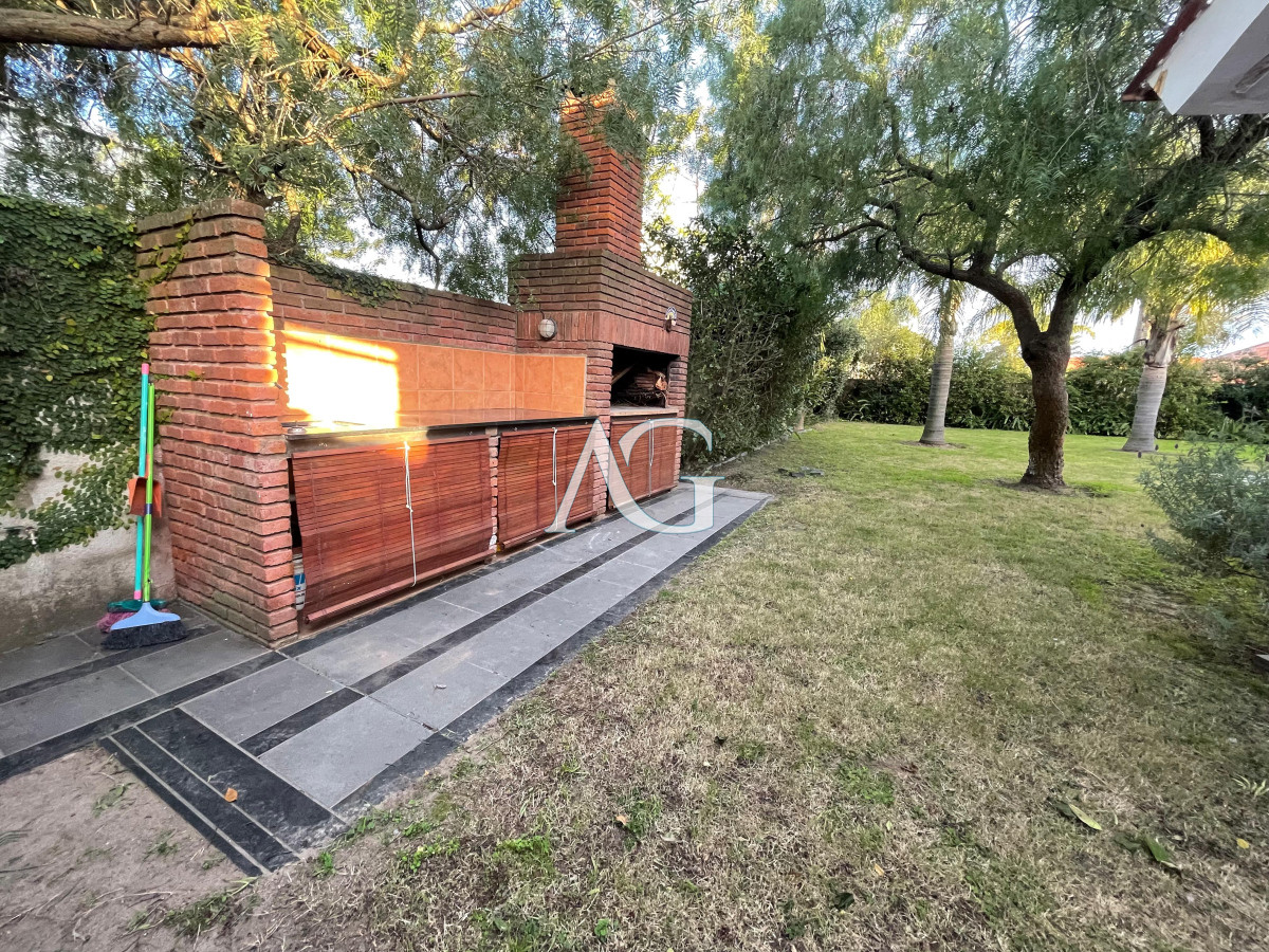 Casa ID.400 - Casa en Cantegril - Punta del Este de 4 dormitorios.