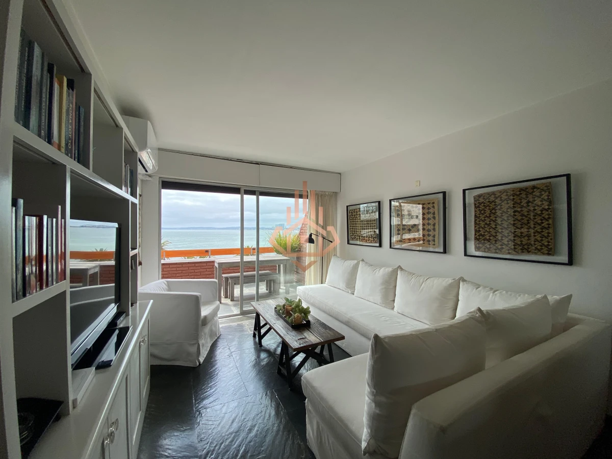 Vende apartamento con vista al mar de 3 dormitorios, Punta del Este